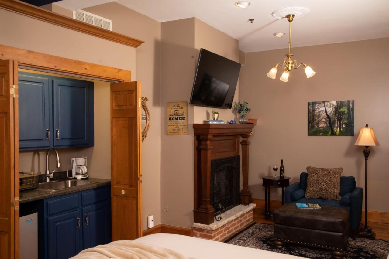 גלנה Riverboat Suites מראה חיצוני תמונה