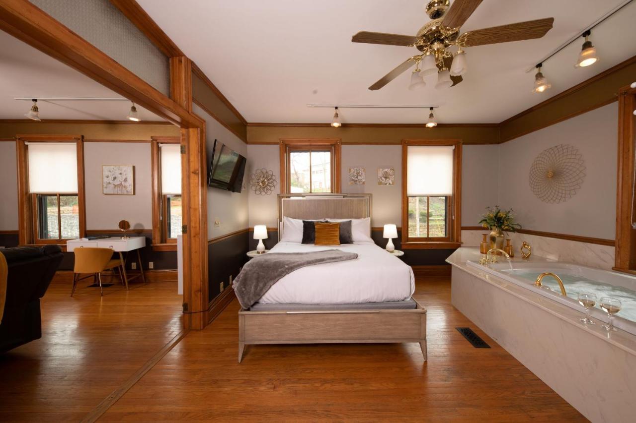 גלנה Riverboat Suites מראה חיצוני תמונה