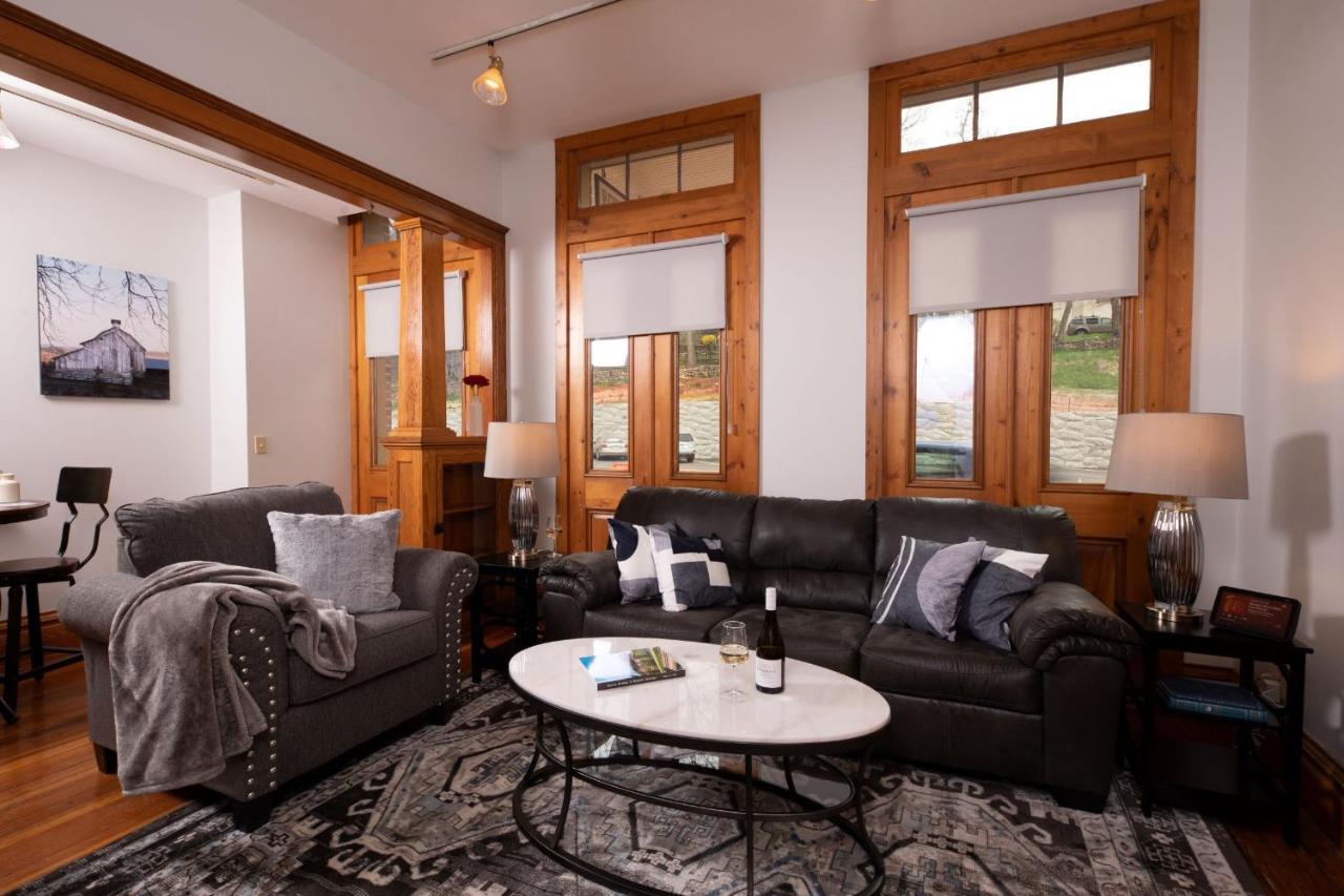 גלנה Riverboat Suites מראה חיצוני תמונה