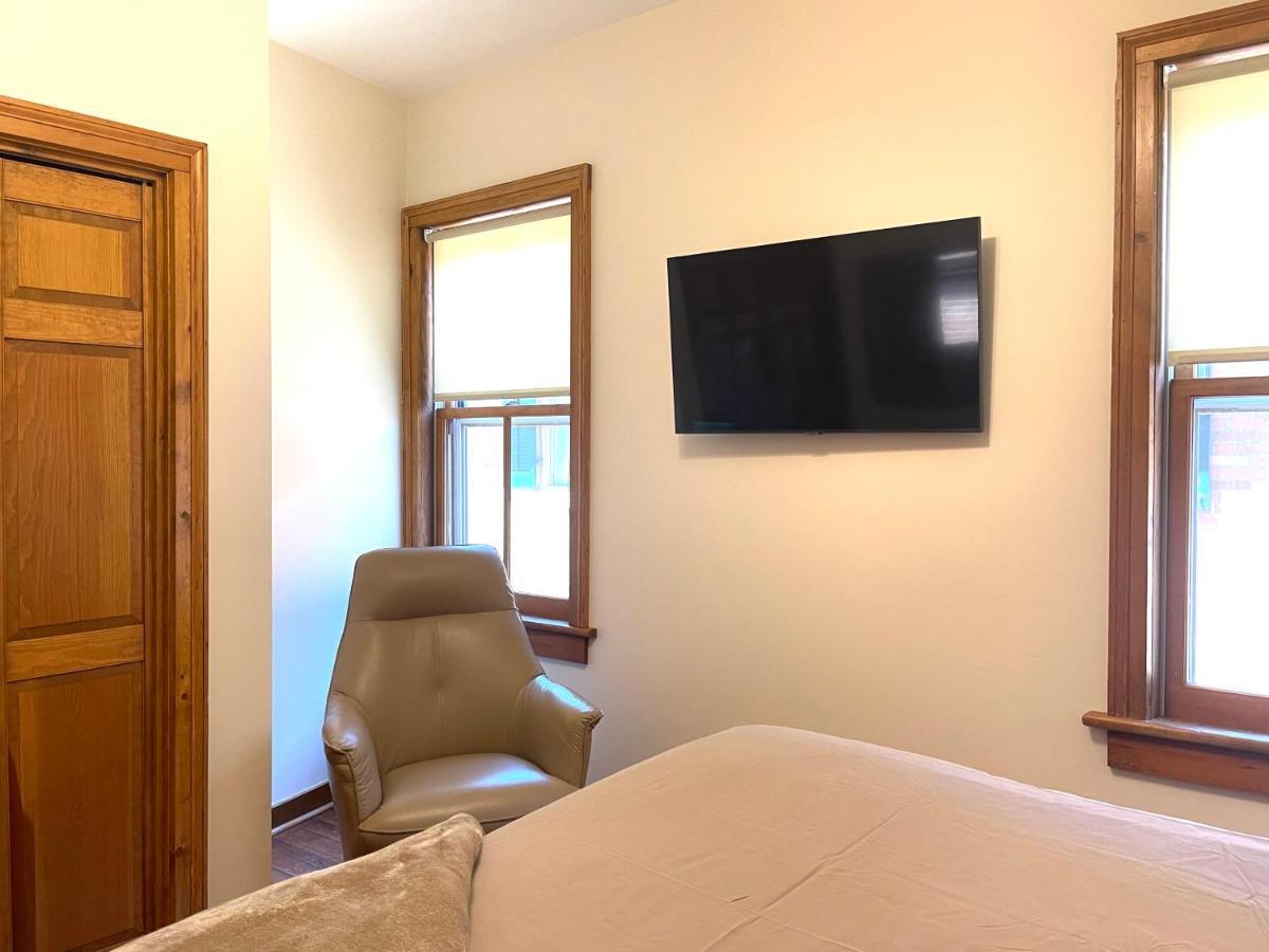 גלנה Riverboat Suites מראה חיצוני תמונה