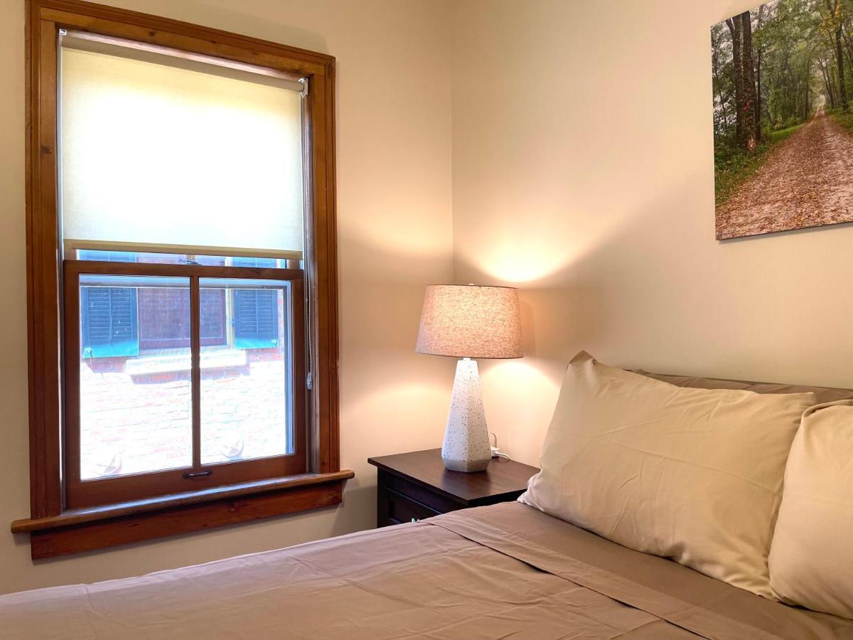 גלנה Riverboat Suites מראה חיצוני תמונה