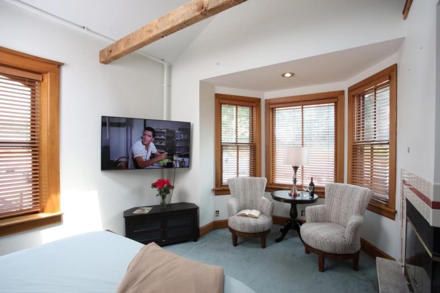 גלנה Riverboat Suites מראה חיצוני תמונה