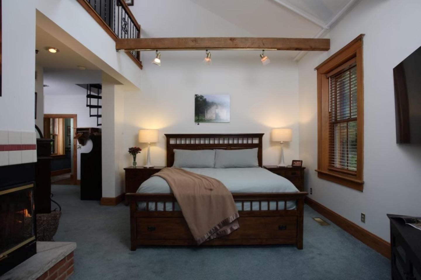 גלנה Riverboat Suites מראה חיצוני תמונה
